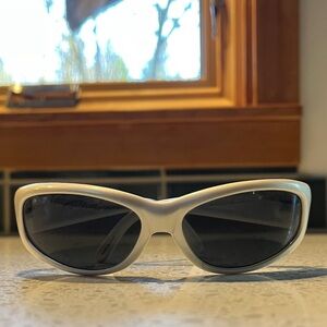 Vintage 90s Women’s Arnet Catfish Sunglasses in Pearly White